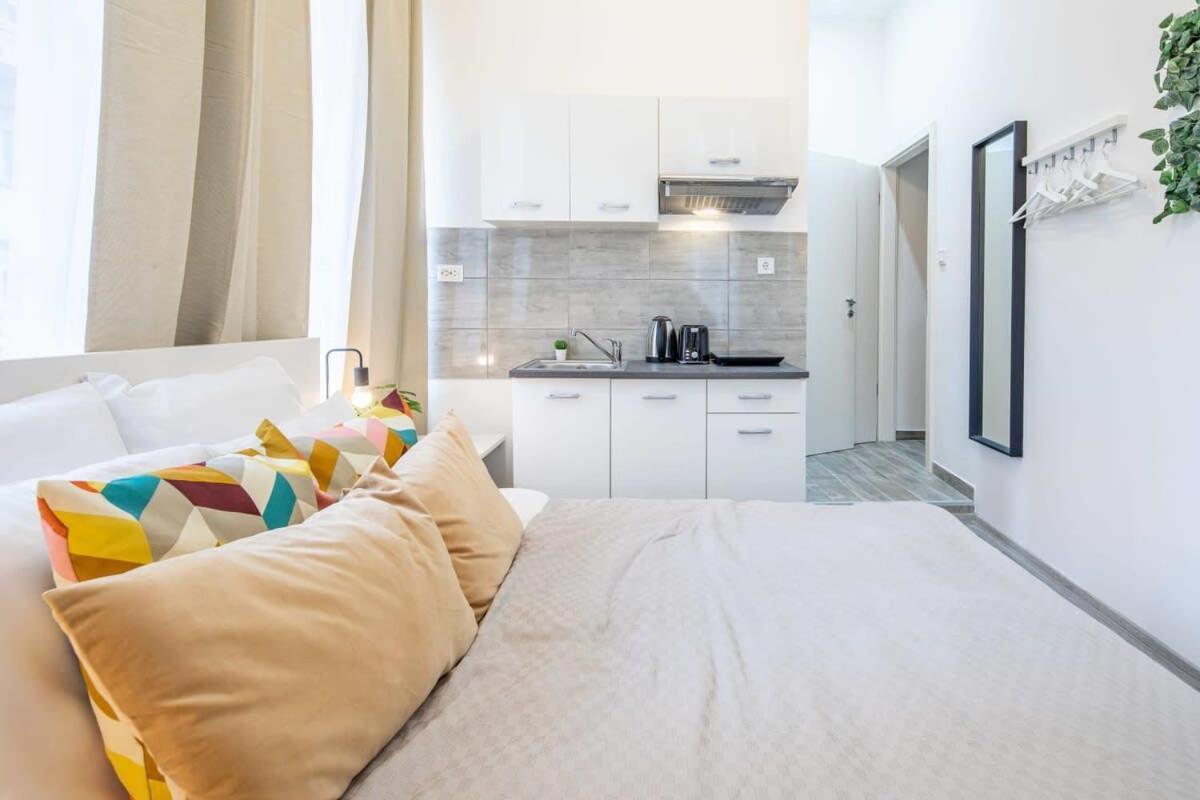 Extra Central Mini Studio - Lively Neighborhood Budapest Exterior foto