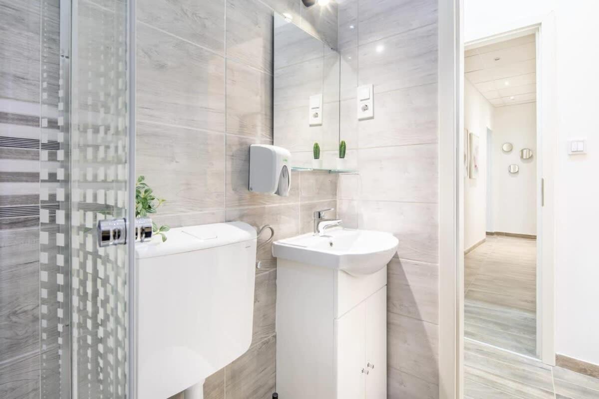 Extra Central Mini Studio - Lively Neighborhood Budapest Exterior foto